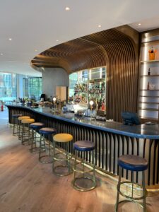 Les avantages de l'aménagement sur mesure de bureaux et magasins