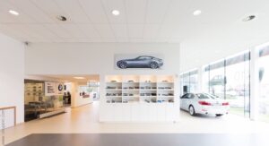 Menuisier spécialisé dans l’aménagement de bureaux et magasins sur mesure