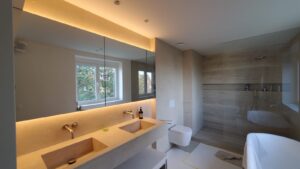 Menuisier spécialisé dans la fabrication et la pose de meubles de salle de bain sur mesure