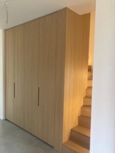 Menuisier spécialisé dans la fabrication et la pose de vestiaire et dressing sur mesure